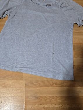 Ellen Tracy Light Gray Short Sleeve Tee